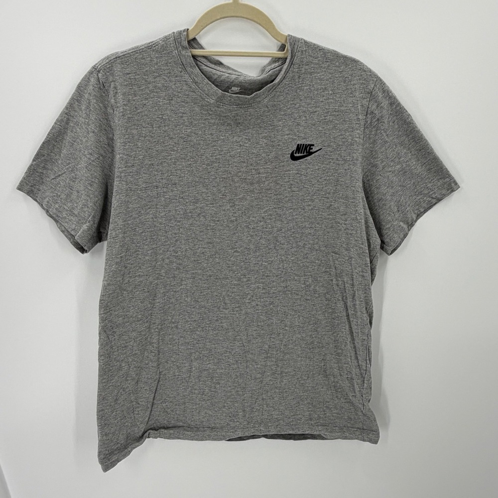 The Nike tee T-Shirt Size M Gray Short Sleeve Athletic Tee